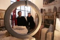 Ausstellung: "Rückkehr der Steine" von Gesina Liebe gastiert vom 07. bis 29. Dezember 2007 bei Bildhau in Köln (&copy; Thomas Brill)